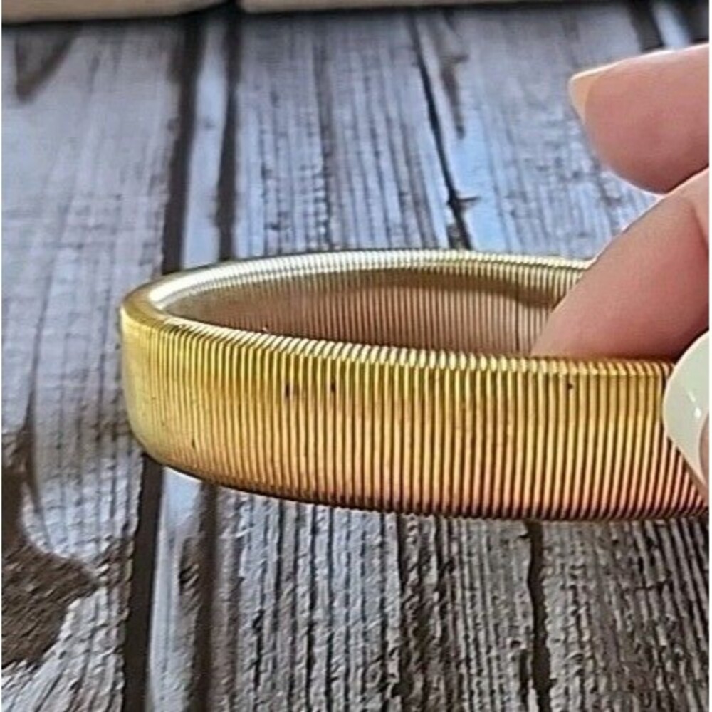 Vintage Gold Tone Stretch Bracelets 2 Count - Picture 10 of 10